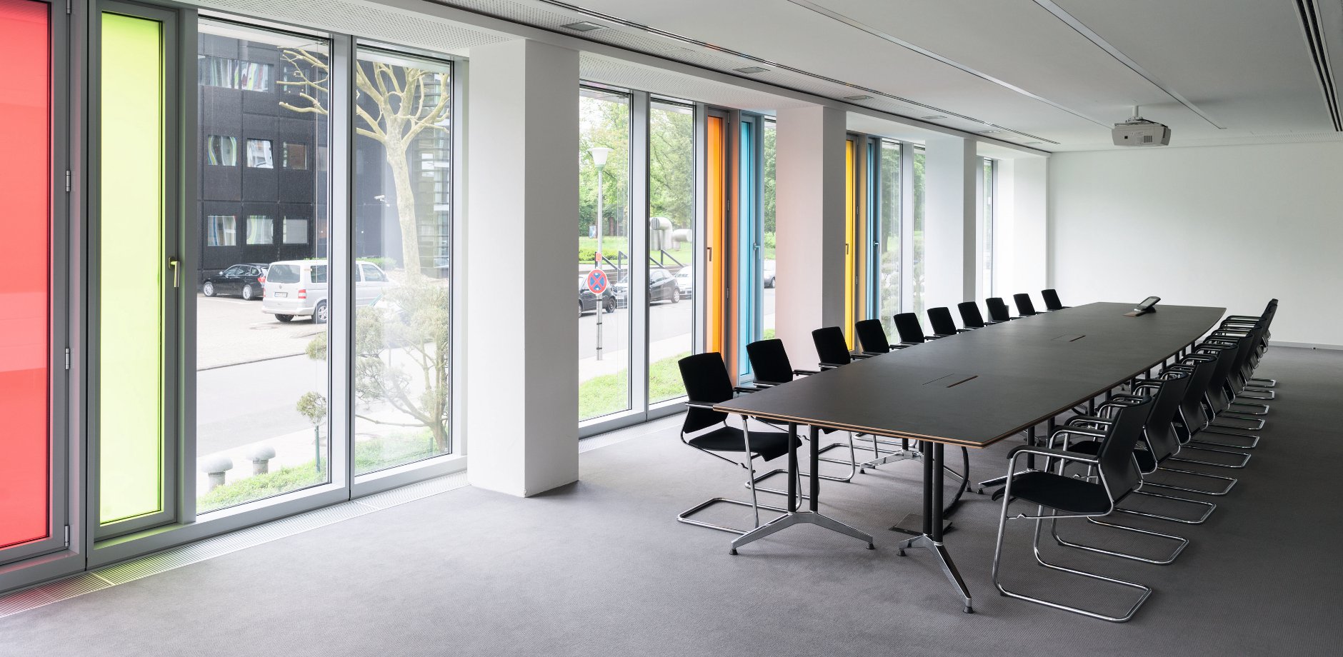 LVM Versicherung, Sito cantilever chair and Logon conference table by Wilkhahn