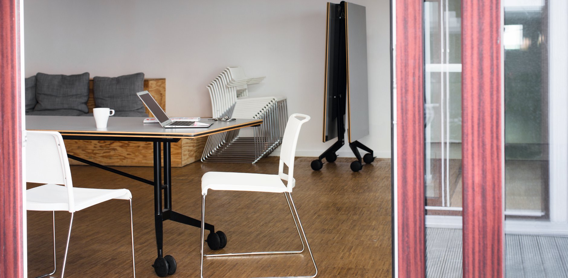 Modul 57 range 2300 mutli-purpose chair and Confair folding table | Wilkhahn